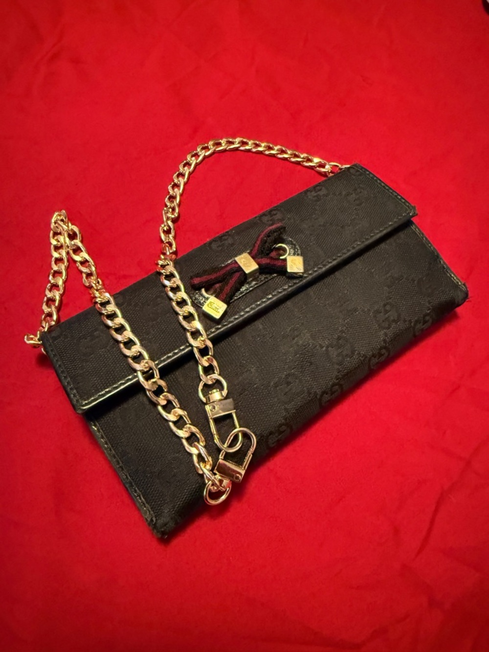 Black Chain-Handle GUCCI Women's Shoulder Bag with Bow Accent